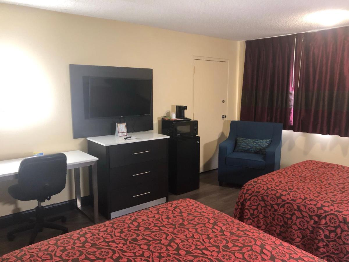 Double Room with Two Double Beds - Mobility Access/Non-Smoking at Days Inn by Wyndham Grove City Columbus South