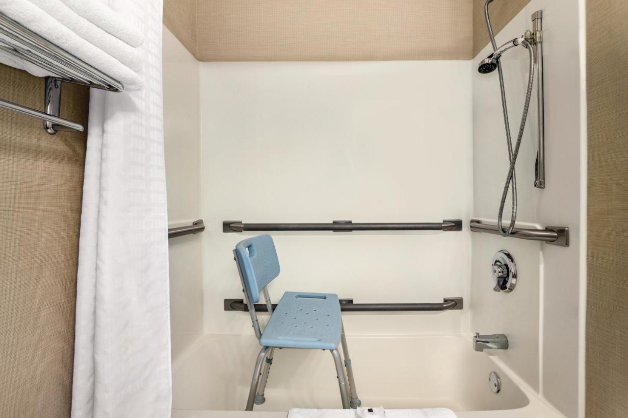 King Room - Disability Access/Non-Smoking at Country Inn & Suites by Radisson, Dakota Dunes, SD