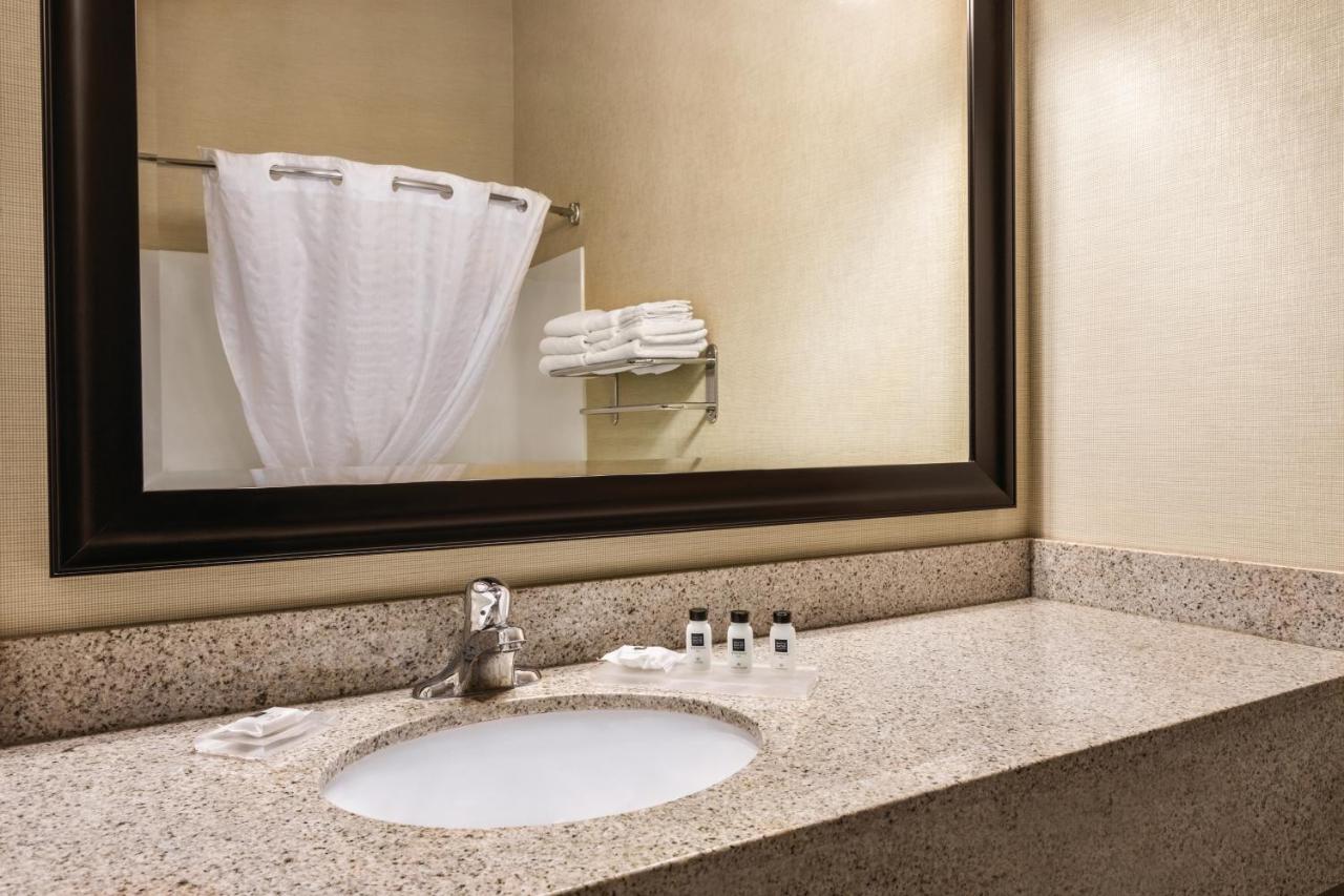  | Country Inn & Suites by Radisson, Dakota Dunes, SD