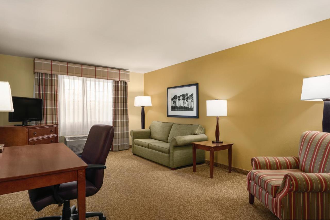 | Country Inn & Suites by Radisson, Dakota Dunes, SD