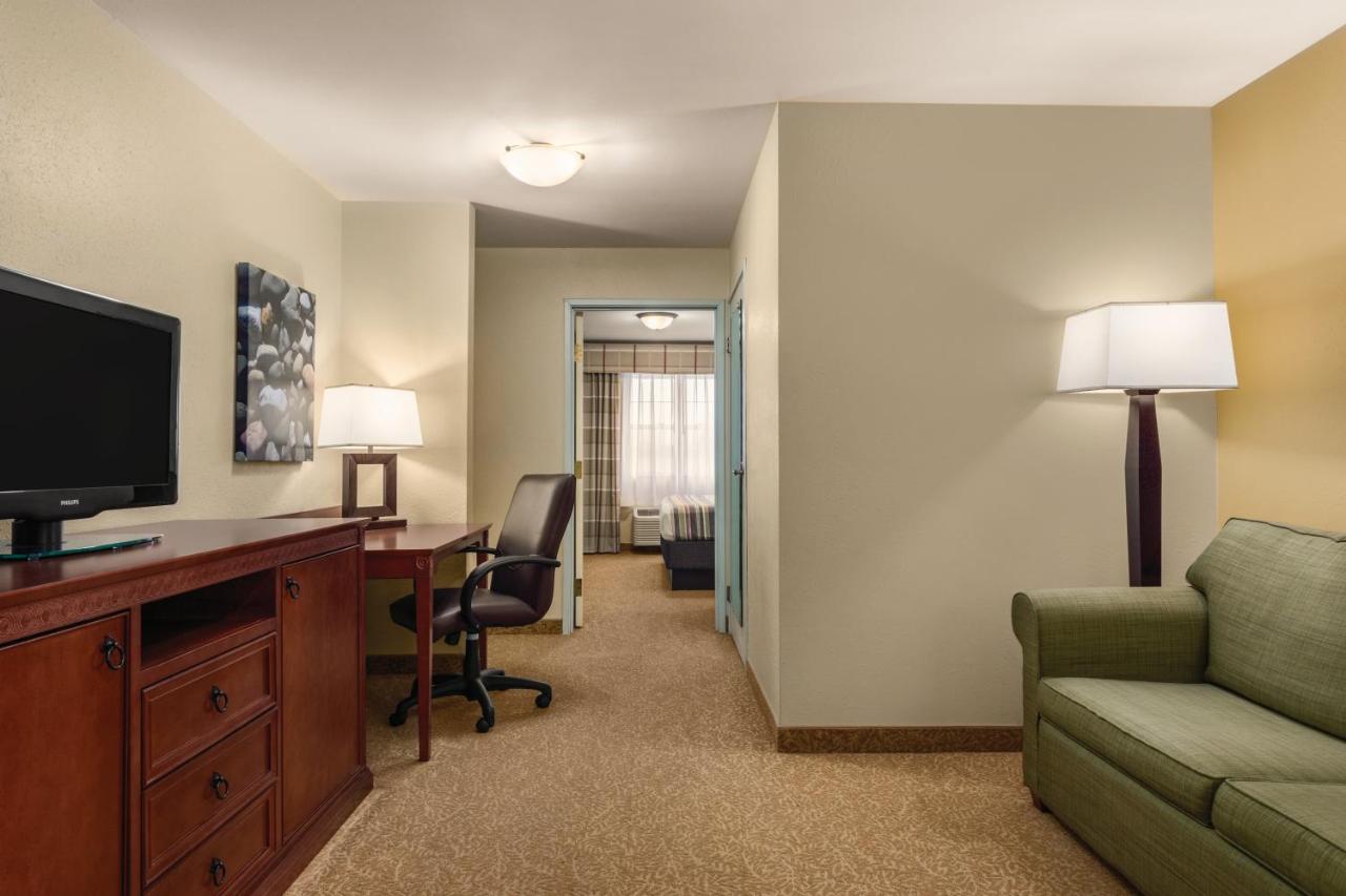 One-Bedroom King Suite with Sofa Bed at Country Inn & Suites by Radisson, Dakota Dunes, SD