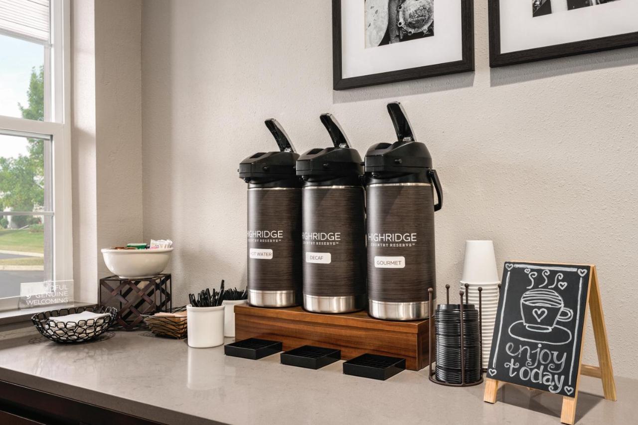 | Country Inn & Suites by Radisson, Dakota Dunes, SD