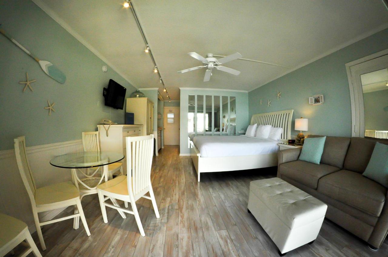 | Cove Inn on Naples Bay
