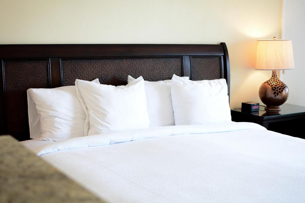 | Cove Inn on Naples Bay