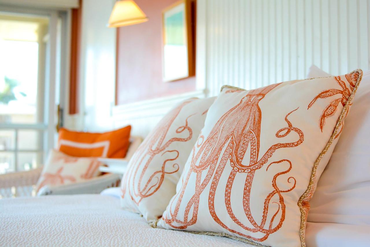 | Cove Inn on Naples Bay