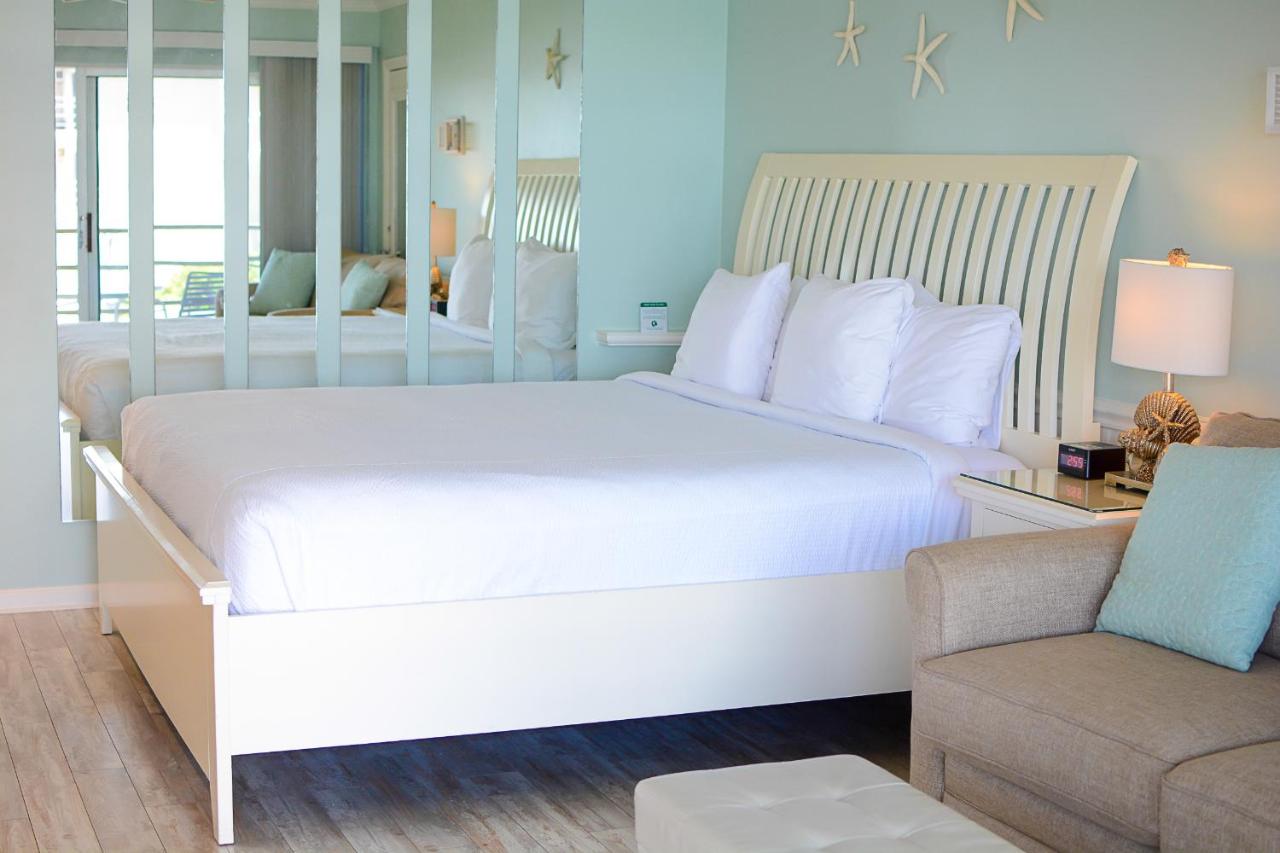 | Cove Inn on Naples Bay