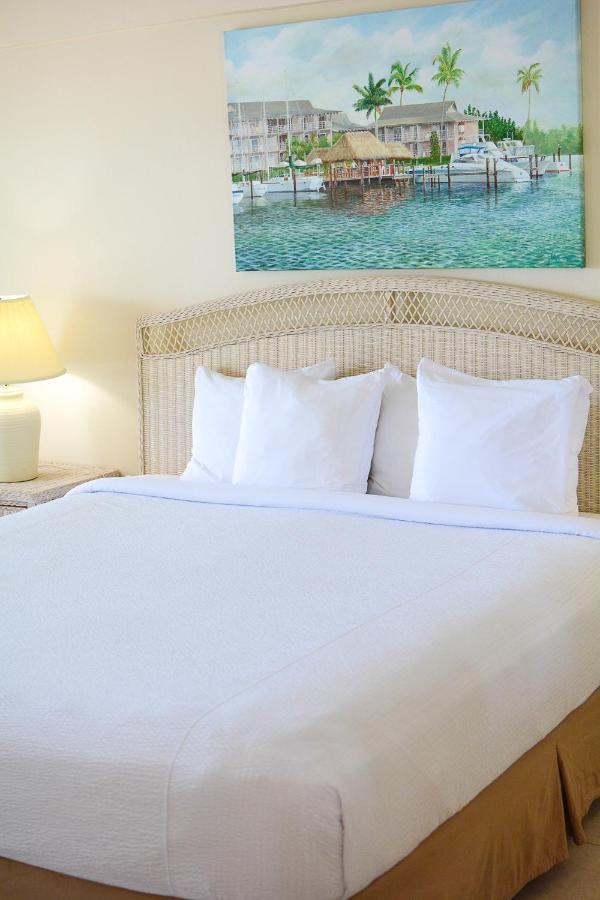 | Cove Inn on Naples Bay