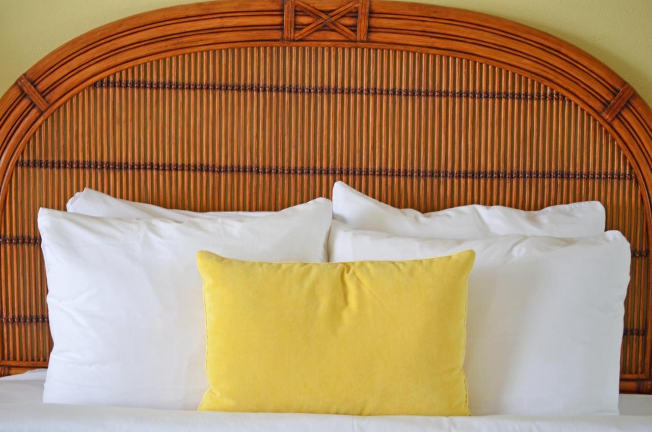| Cove Inn on Naples Bay