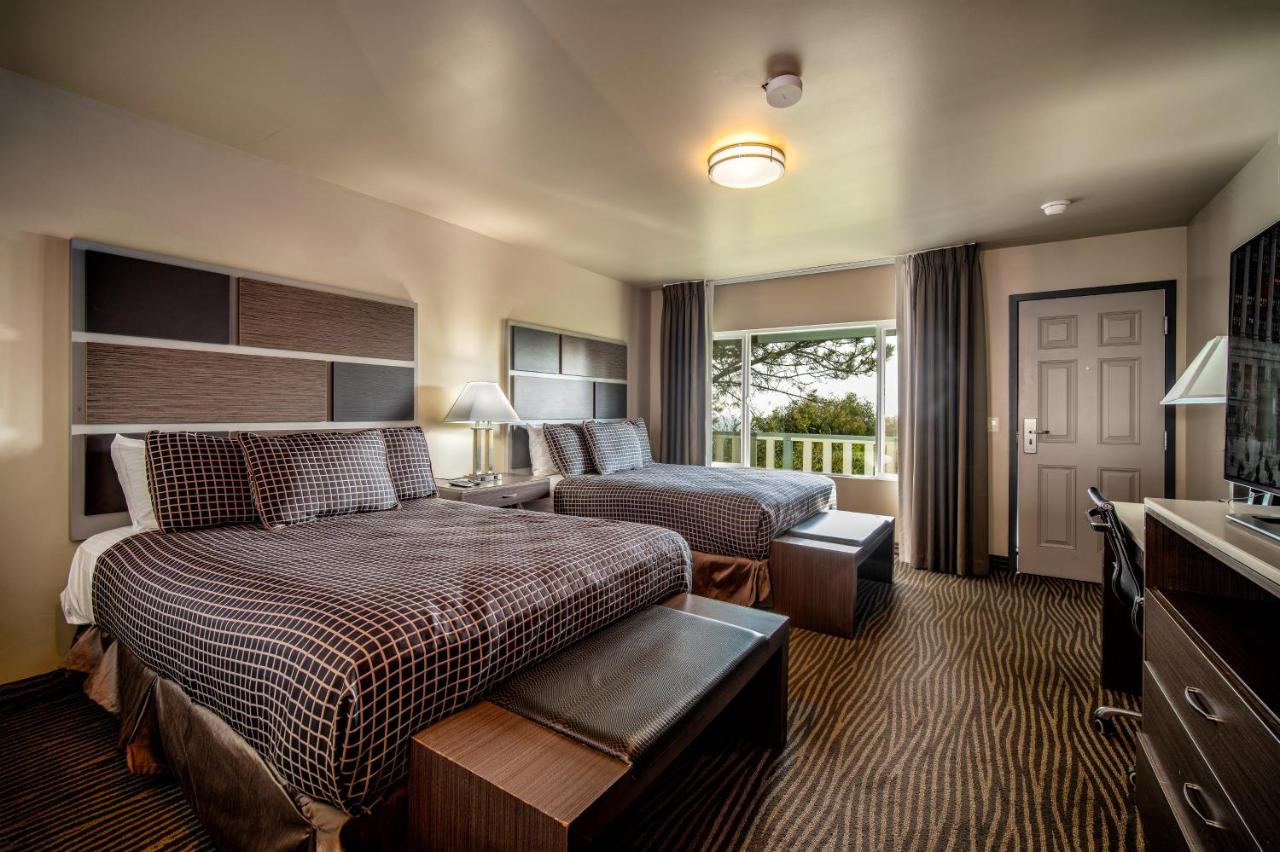 Queen Room with Two Queen Beds - Sea View at Crescent Bay Inn