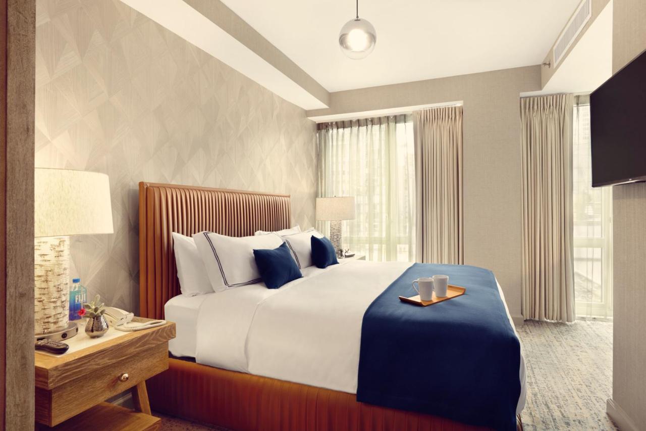 Deluxe King Room at Artezen Hotel