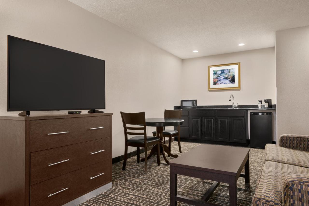 Studio King Suite Non Smoknig at Baymont by Wyndham Washington
