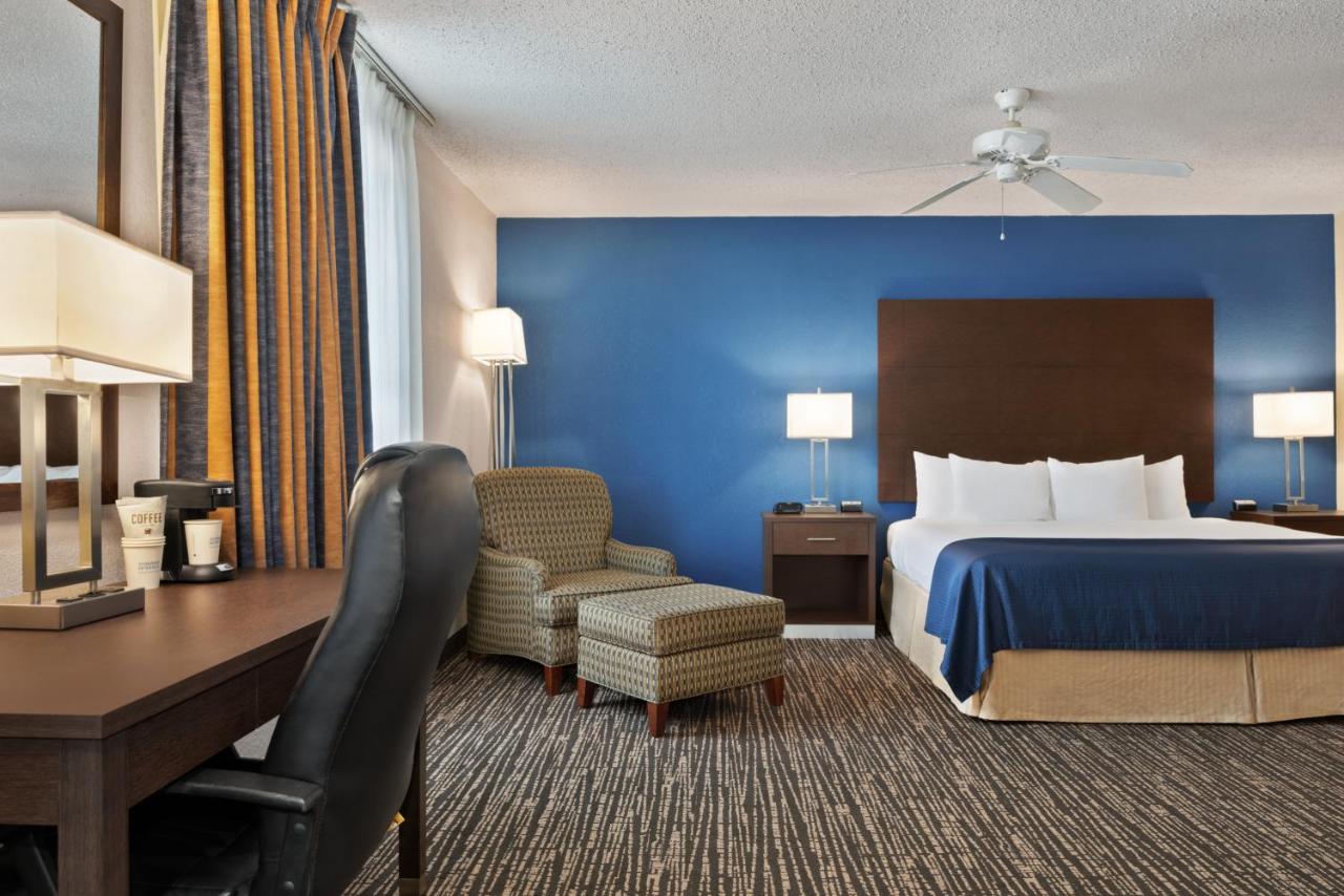 Deluxe Studio King Suite Non Smoking at Baymont by Wyndham Washington