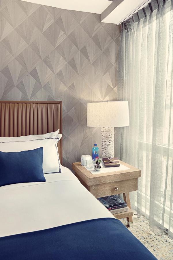 Deluxe King Room at Artezen Hotel