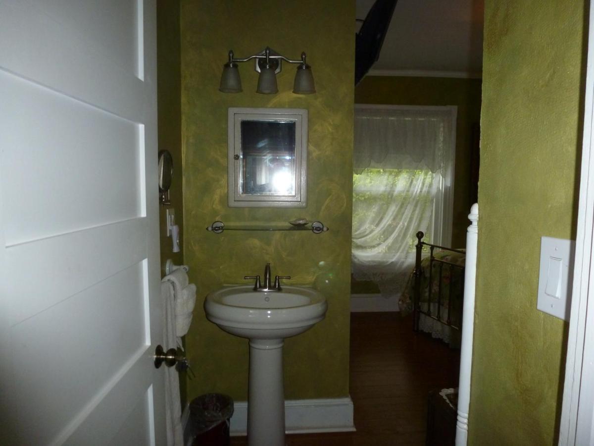 | Back INN Time B&B