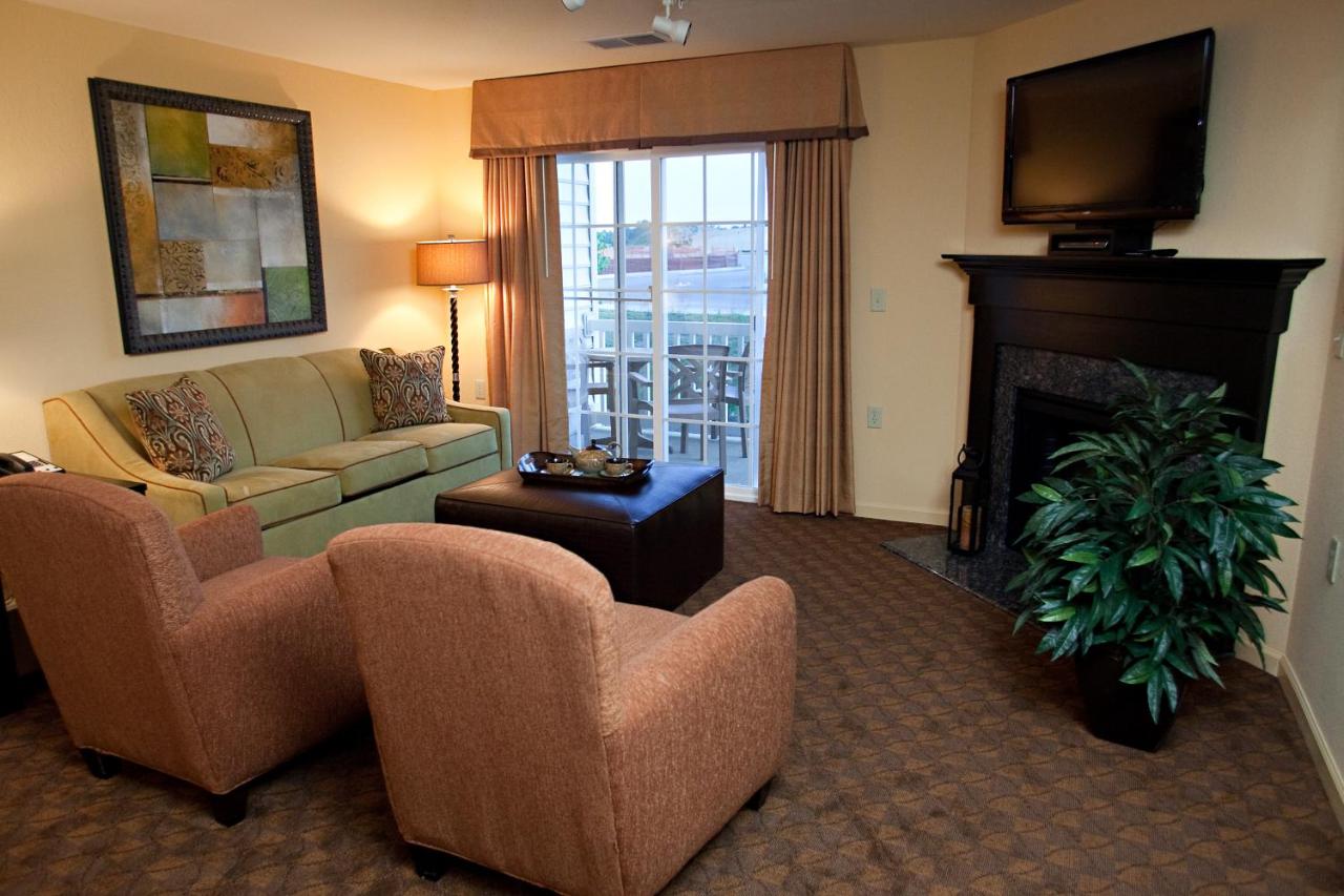 Two-Bedroom Apartment at The Colonies at Williamsburg