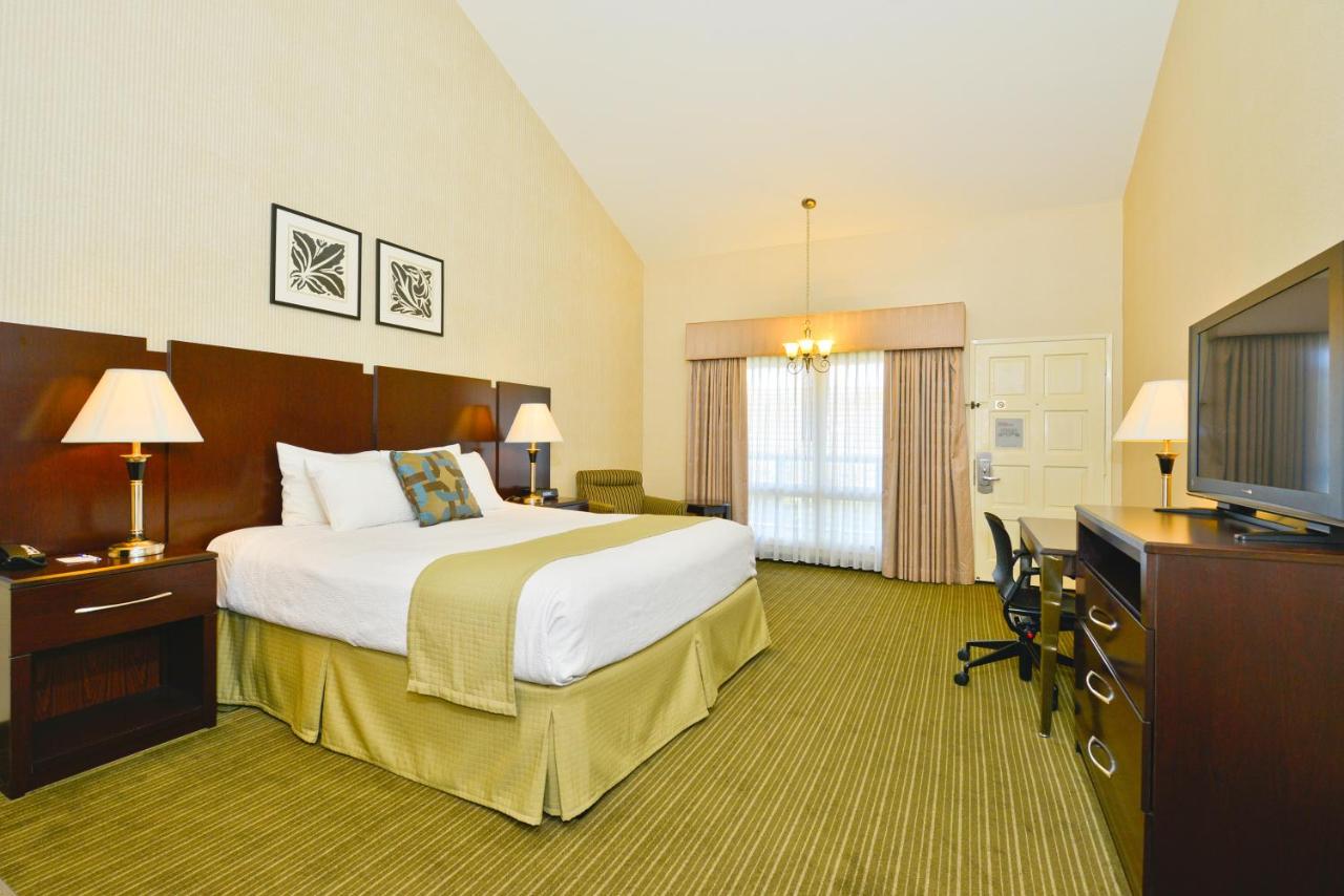 King Room with Shower - Non-Smoking at Best Western Plus Dana Point Inn-by-the-sea