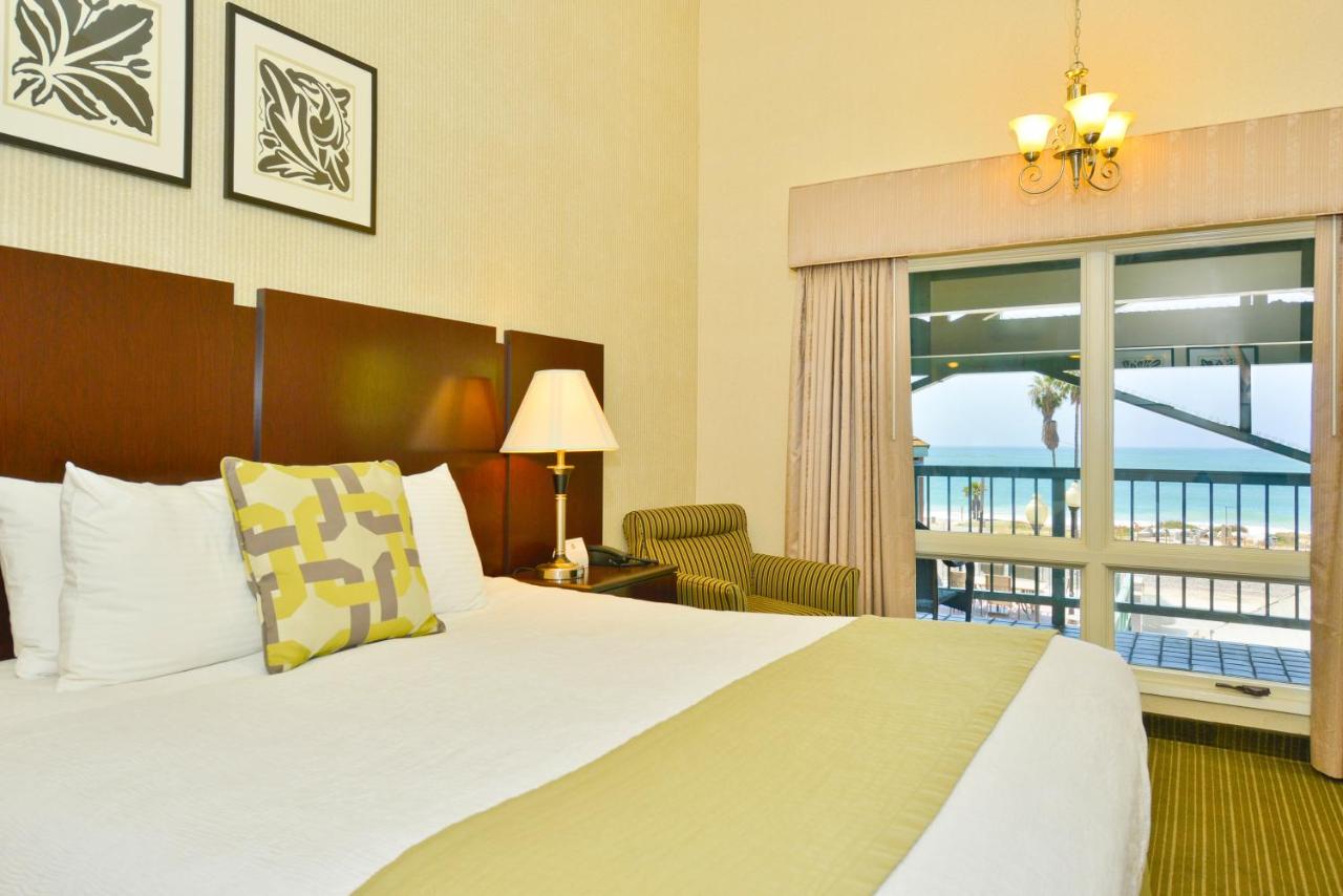 King Room with Balcony and Ocean View - Non-Smoking at Best Western Plus Dana Point Inn-by-the-sea