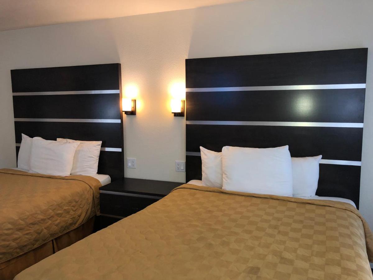Double Room with Two Double Beds at Cedar Inn & Suites