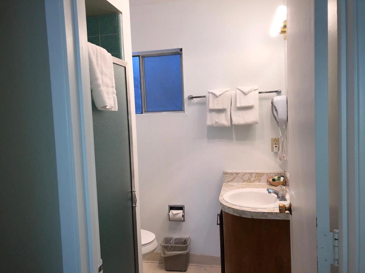 Double Room with Two Double Beds at Cedar Inn & Suites
