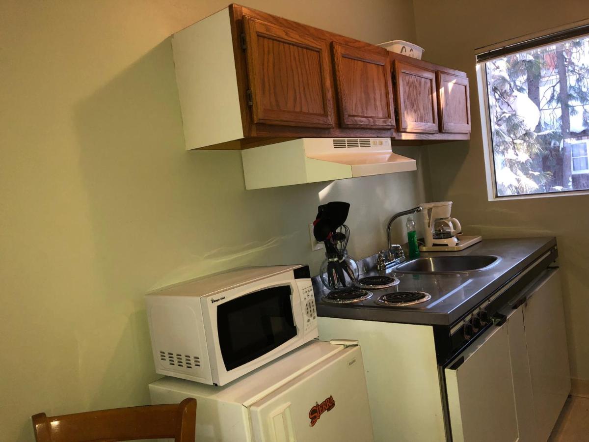 Mini Suite at Cedar Inn & Suites