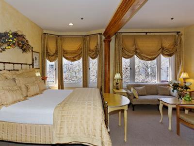 Superior King Room at Hotel Sausalito