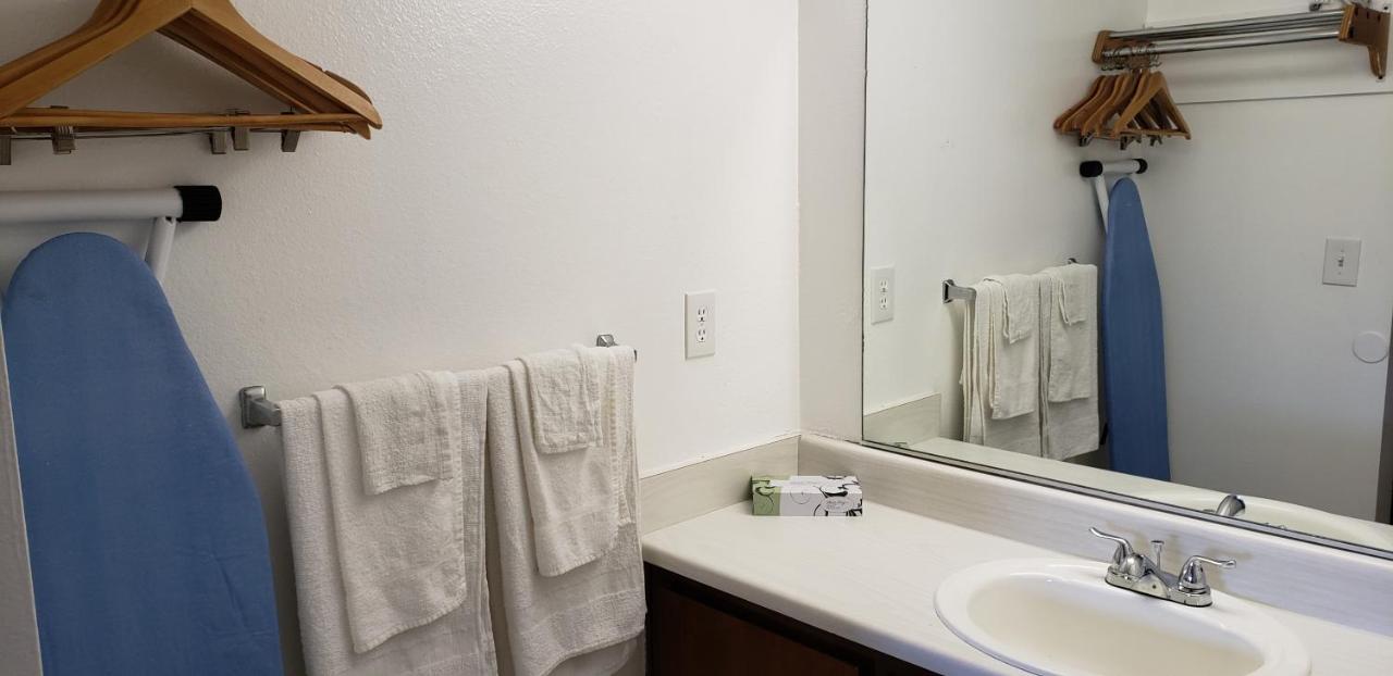 | Pacific Inn