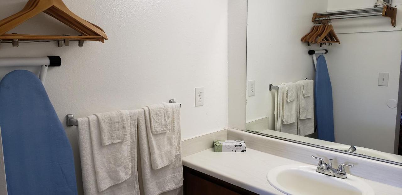 | Pacific Inn