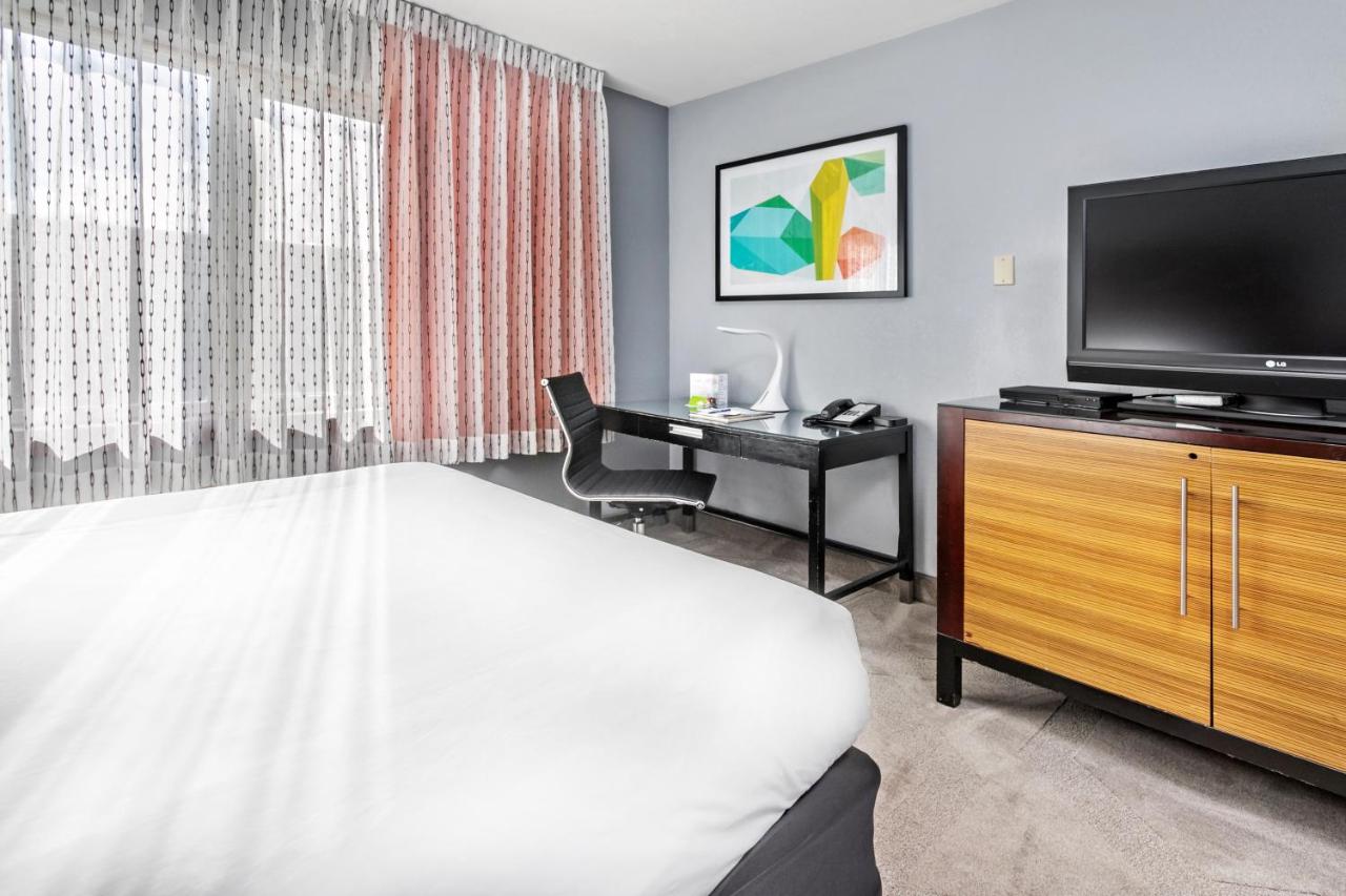 King Room with Kitchenette at Inn At Seaside