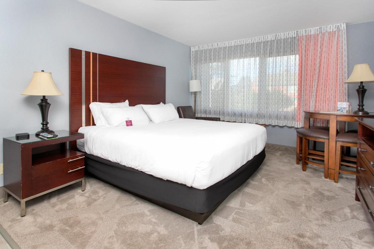 King Room with Kitchenette at Inn At Seaside