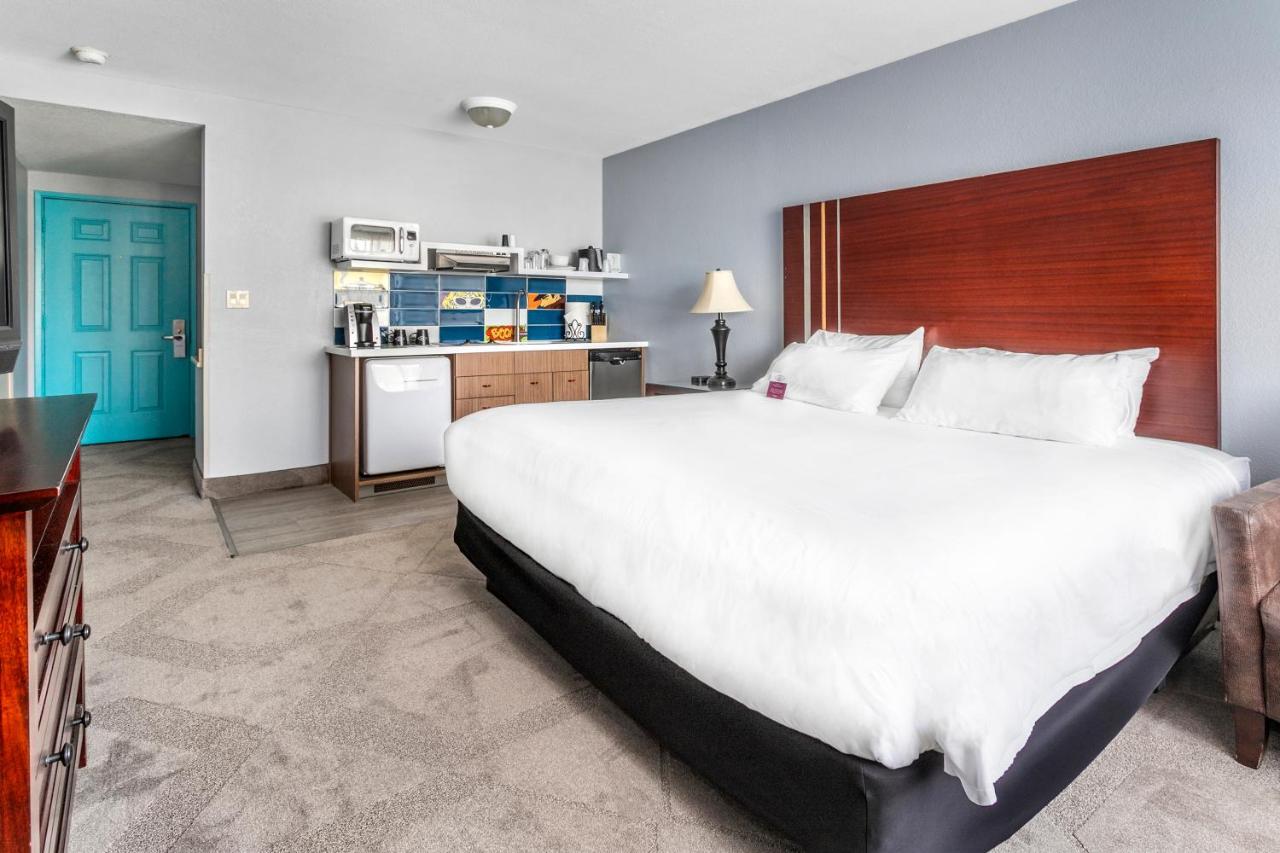 King Room with Kitchenette at Inn At Seaside