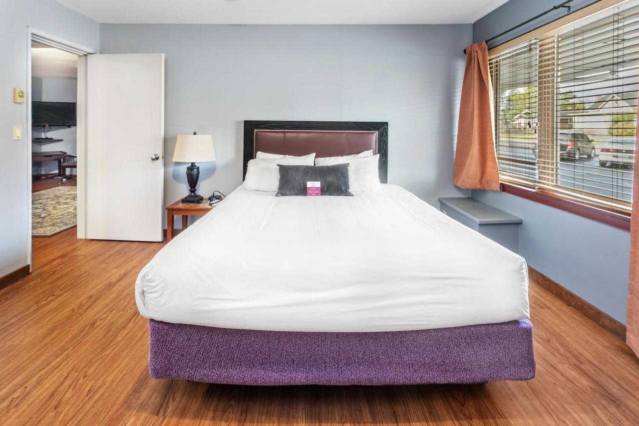 One-Bedroom Suite with Kitchen at Inn At Seaside
