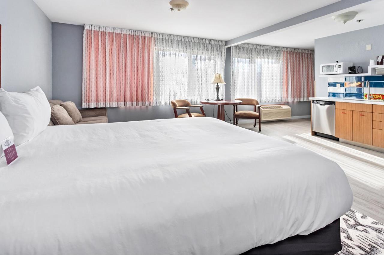 Queen Room with Two Queen Beds - Kitchenette at Inn At Seaside