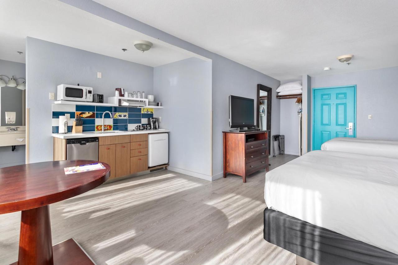 Queen Room with Two Queen Beds - Kitchenette at Inn At Seaside