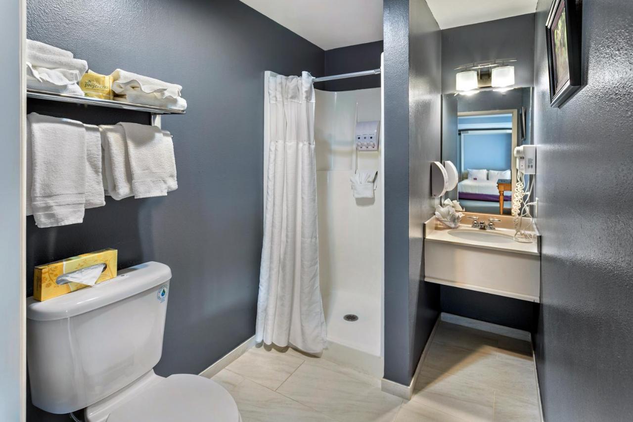 Two Queen Bed Studio Suite at Inn At Seaside
