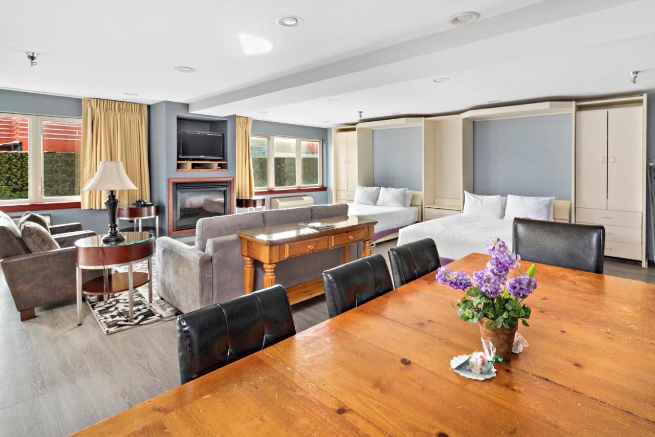 Two Queen Bed Studio Suite at Inn At Seaside