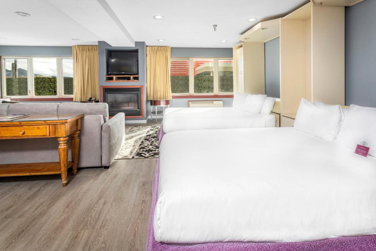 Two Queen Bed Studio Suite at Inn At Seaside