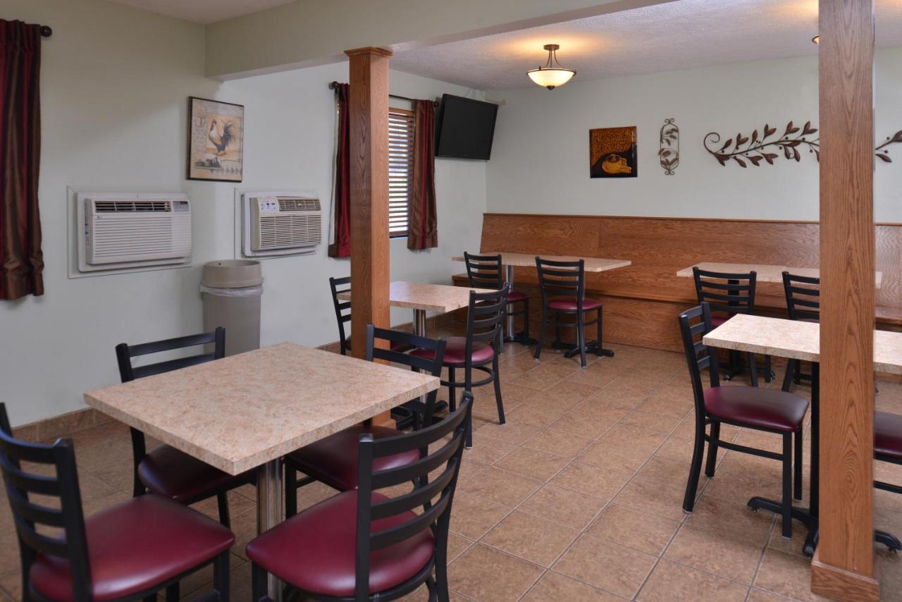 King Room at Cottonwood Inn and Conference Center