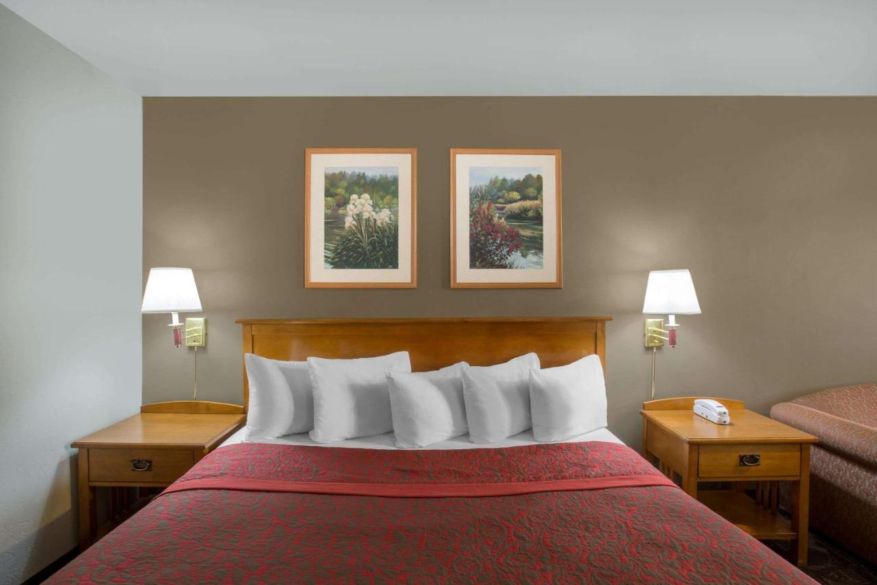 King Room - Disability Access/Non-Smoking at Royal Inn Provo