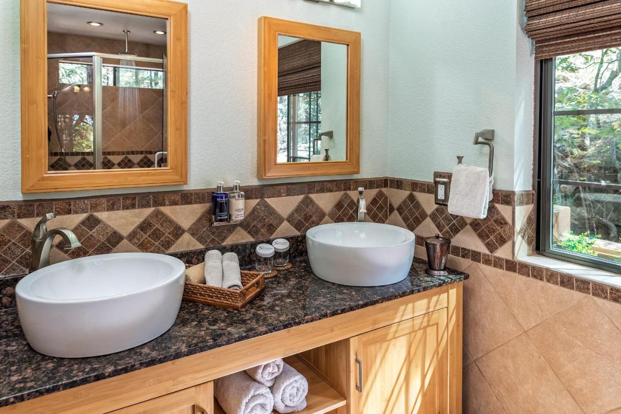 | Sheridan House Inn- Adult Only Accommodation
