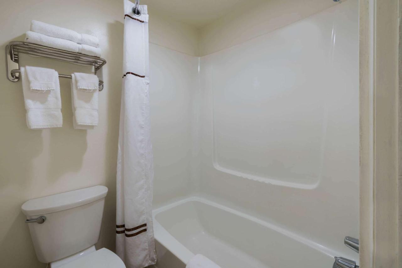 | High Desert Inn