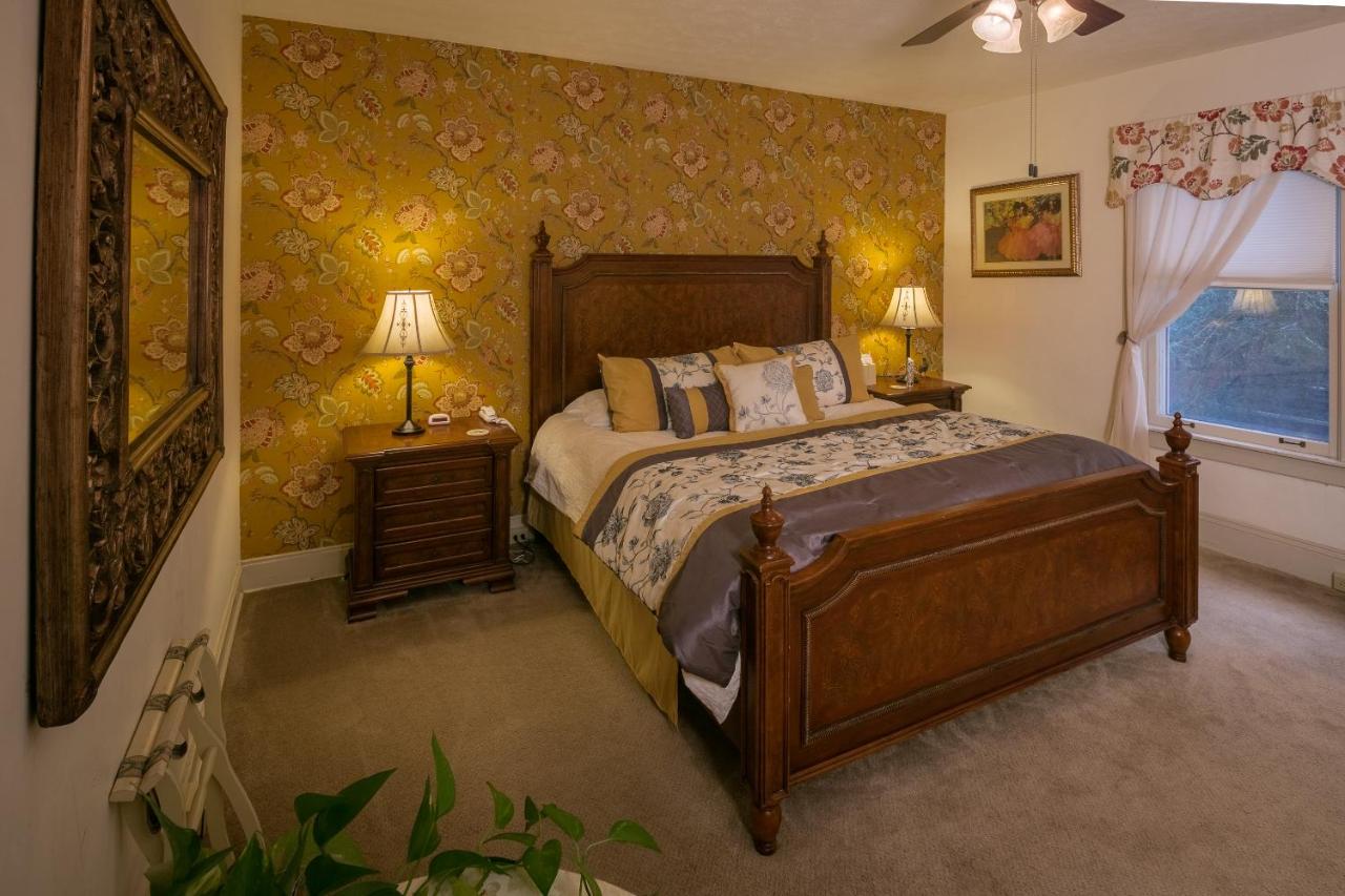 | Taylor House Inn