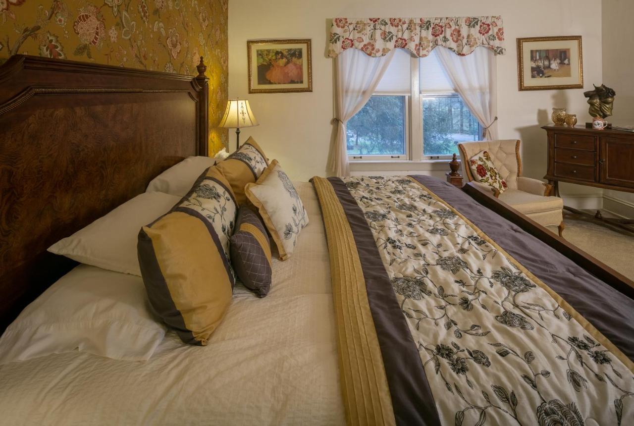 | Taylor House Inn
