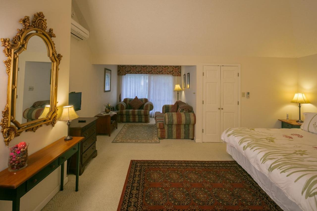 | Taylor House Inn