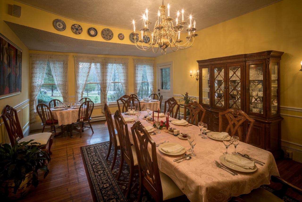 | Taylor House Inn