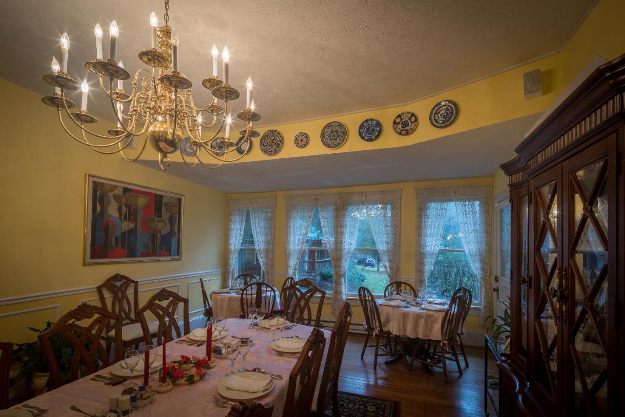 | Taylor House Inn