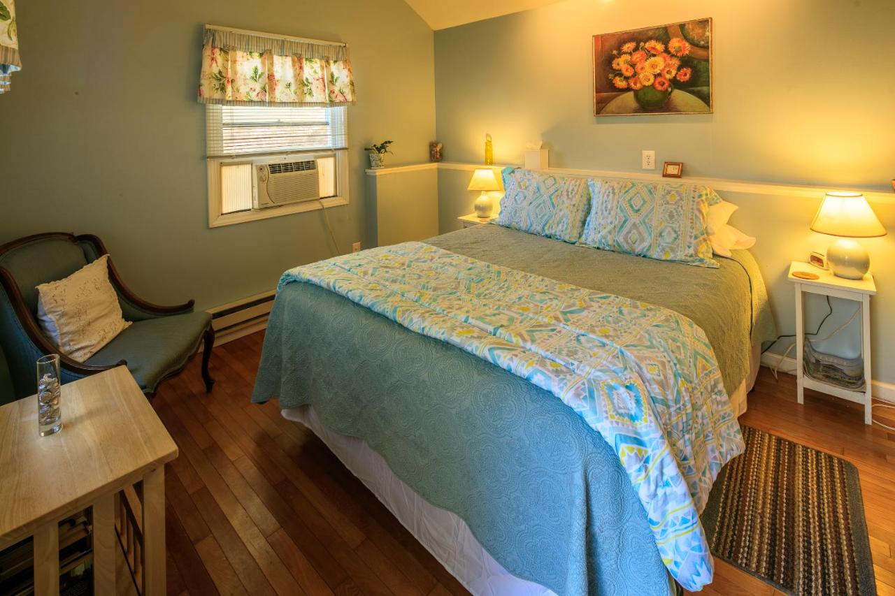 | Taylor House Inn