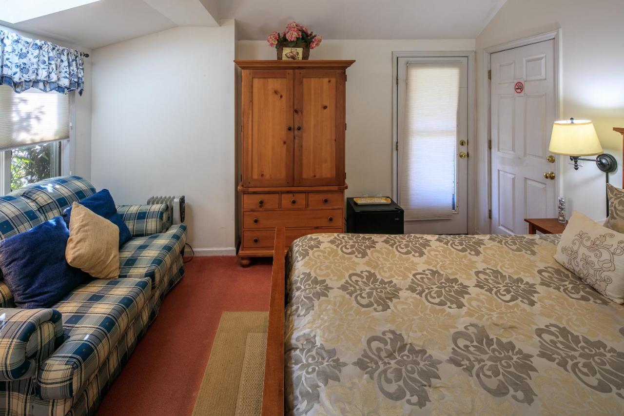 | Taylor House Inn