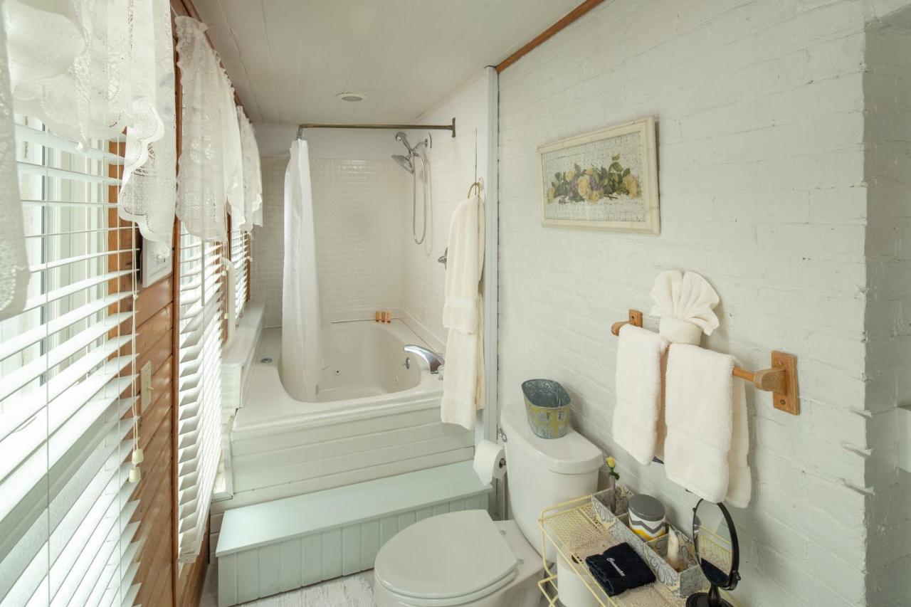 | Cloran Mansion Bed & Breakfast