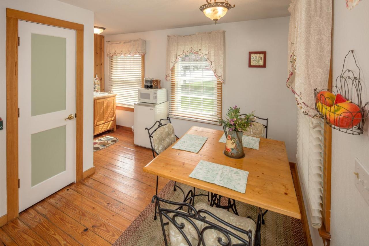 | Cloran Mansion Bed & Breakfast