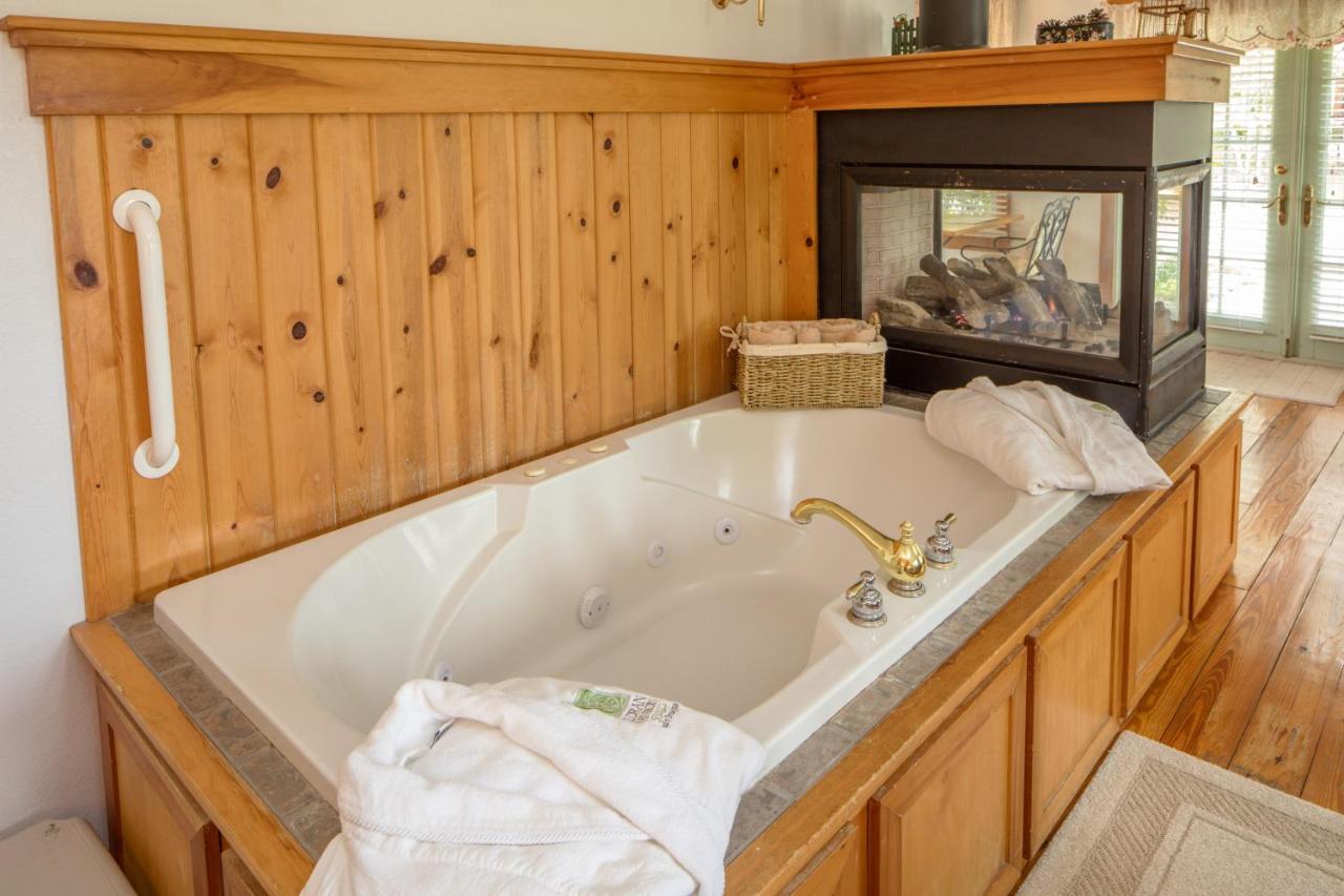 | Cloran Mansion Bed & Breakfast